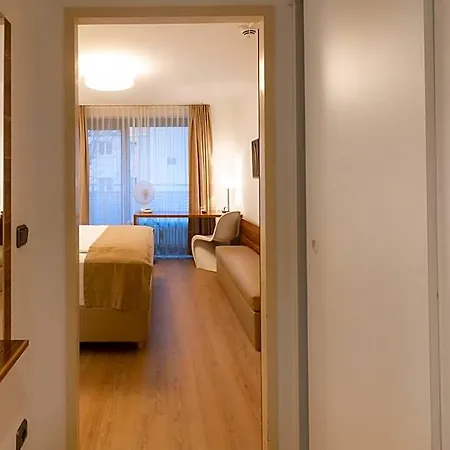 Hotel Downtown Vi Vadi 3*